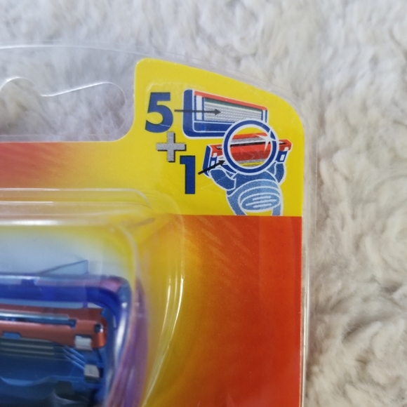 Gillette Razor Bundle. - Picture 5 of 7